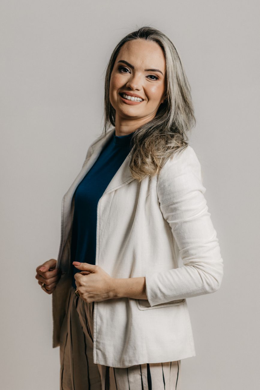 Aylin Demir, Danışan